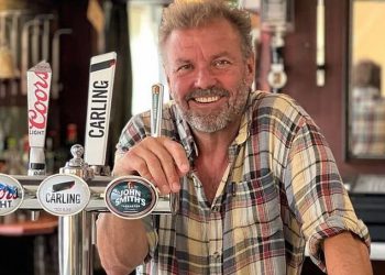 Kuće pod zvijezdom čekića Martin Roberts (61) priznaje da je “propao na svakoj razini” na velikom projektu obnove – nakon što je dobio “drugu priliku za život” nakon zastrašivanja zdravlja