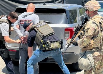 LA Prosvjedi uživo: Više od 400 uhićenih zbog prosvjeda protiv leda dok je policijski policijski policijskivot bio nametnut drugu noć