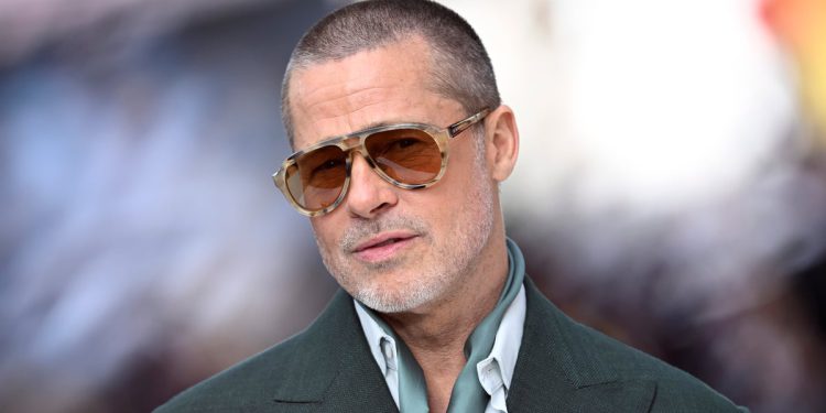 LA dom Brada Pitta napali su provalnici koji su skalirali ogradu i provalili prozor