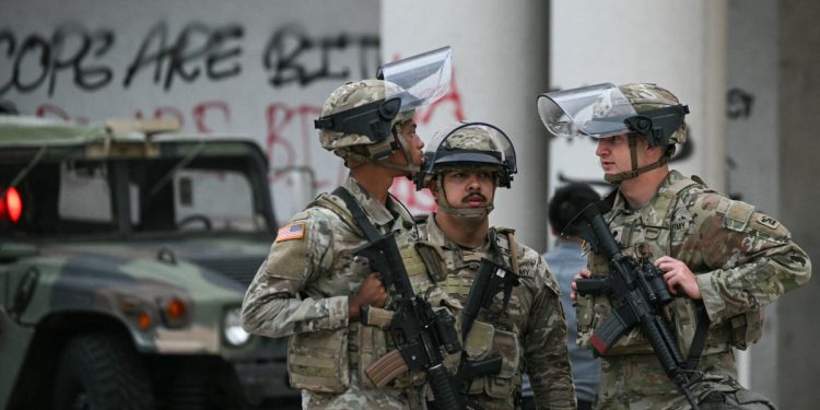 LA dužnosnici donose policijski sat za dio centra grada sljedećih dana prosvjeda