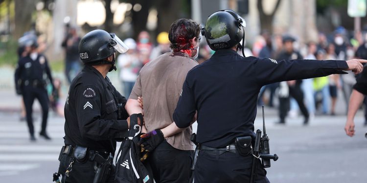 LA gradonačelnik Bass: Pet uhićenih, 30 citata kao 30.000 pobuna izašlo je na ulice