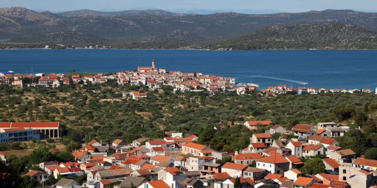 LAŽ I PREVARA Krivotvorio dokumente kako bi prisvojio nekretninu na Murteru