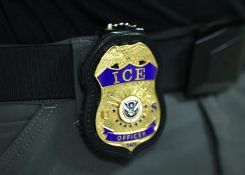 La Man se suočava s 8 godina zatvora zbog ‘pljuvanja agentom za led’ nakon što je optužen za napad saveznog zaposlenika