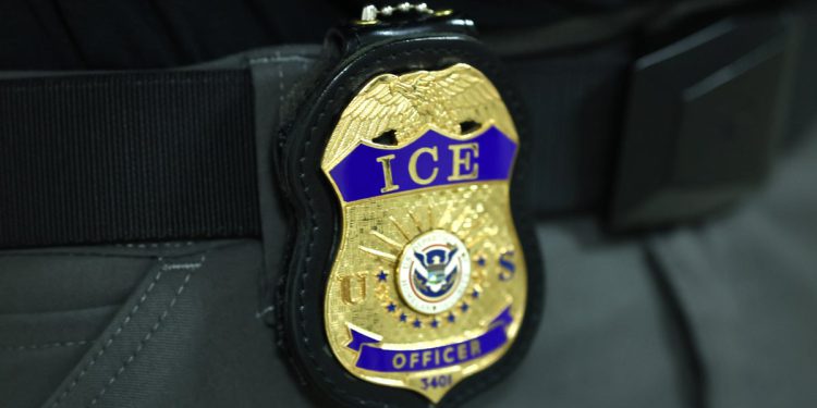 La Man se suočava s 8 godina zatvora zbog ‘pljuvanja agentom za led’ nakon što je optužen za napad saveznog zaposlenika