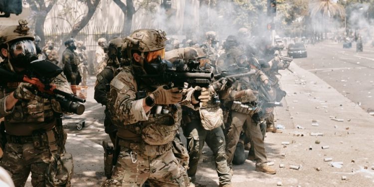 La policajci snimaju fotoreporter u glavi (video) – RT World News