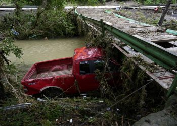 Lažne stranice za prikupljanje sredstava Sklij nakon poplava opustošena zapadna Virginija, ostavljajući najmanje šest mrtvih, uključujući trogodišnjaka