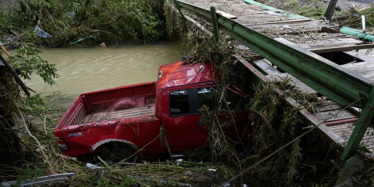 Lažne stranice za prikupljanje sredstava Sklij nakon poplava opustošena zapadna Virginija, ostavljajući najmanje šest mrtvih, uključujući trogodišnjaka