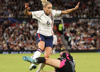 Leonardo Bonucci postaje viralan zbog “zaboravljanja nogometne pomoći je u dobrotvorne svrhe” i ostavljajući kapetana bivšeg Engleska Steph Houghton u gomili s brutalnim kliznim priborom