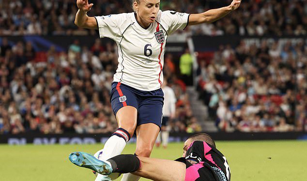 Leonardo Bonucci postaje viralan zbog “zaboravljanja nogometne pomoći je u dobrotvorne svrhe” i ostavljajući kapetana bivšeg Engleska Steph Houghton u gomili s brutalnim kliznim priborom