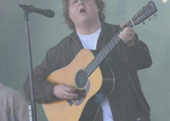 Lewis Capaldi vraća se u Glastonbury pozornicu nakon hiatusa u karijeri dvije godine nakon što ga je Touretteova bitka ostavila da ne može završiti svoj set na festivalu