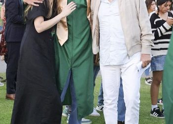 Lice Kevina Costnera kaže da je sve usred okupljanja glumca s bivšom Christine Baumgartner … kao što insajder otkriva dramatičnu priču o njegovoj maturi u srednjoj školi