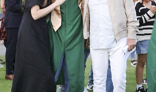 Lice Kevina Costnera kaže da je sve usred okupljanja glumca s bivšom Christine Baumgartner … kao što insajder otkriva dramatičnu priču o njegovoj maturi u srednjoj školi