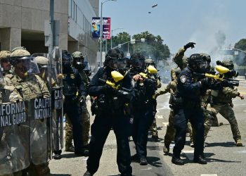 Los Angeles je zapalio preko vikend ledenih racija. Tada je stigla Nacionalna garda