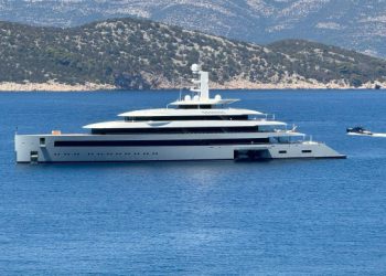 Luksuzni prizori kod Elafita: Helikopter, jahta i crni kombiji prate dolazak svjetskih faca, među njima i Musk?