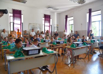 MOBITELI KUĆI, DJECA NA ROBOTICI Otvoren ljetni kamp u Kaštelima “Kastela4kids”