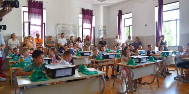 MOBITELI KUĆI, DJECA NA ROBOTICI Otvoren ljetni kamp u Kaštelima “Kastela4kids”