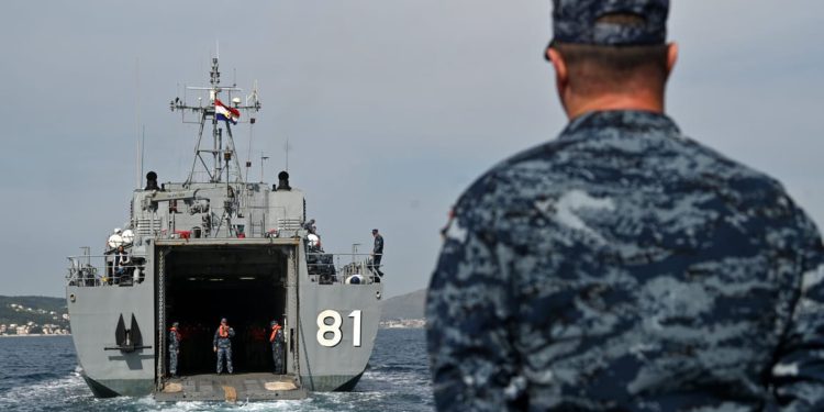 MORH traži 250 vojnika i mornara