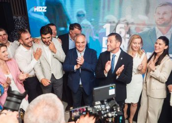 Ma kakav crveni val! Živimo li u jednopartijskom sustavu?