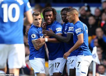 Man United ‘dobila je dvotjedni prozor’ kako bi pokrenuo klauzulu o izdanju bivšeg Flopa Evertona Flop -a – kao što je Arsenal ‘pridružila se utrci’ za napadača