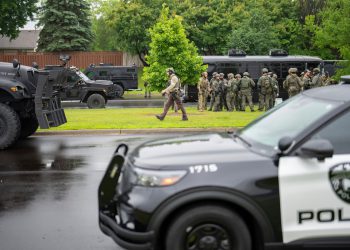 Manhunt je u tijeku nakon što su pucali zastupnici i supružnici u Minnesoti, dva ubijena: najnoviji