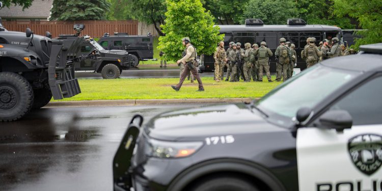 Manhunt je u tijeku nakon što su pucali zastupnici i supružnici u Minnesoti, dva ubijena: najnoviji