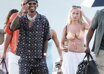 Marcus Rashford opazio je s misterioznom plavušom na raskošnom izlasku Saint-Tropez, odjeven u dizajnersku odjeću i satove od 210 000 funti i nose duhanske torbice dok čeka Man United Transfer