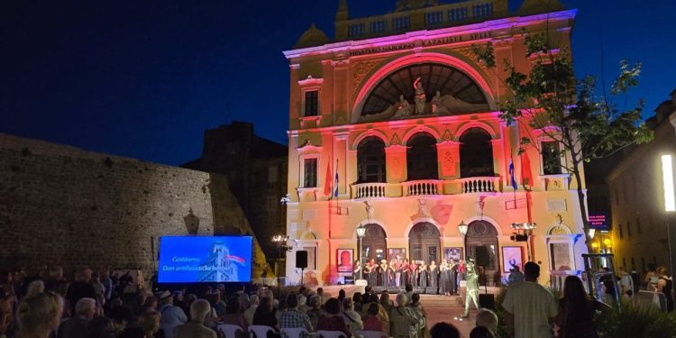 Marjanke održale koncert ispred HNK Split povodom Dana antifašističke borbe