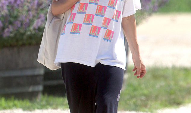 Mary-Kate Olsen donosi vrlo ležerni izbor odjeće za rijetko odjeveni pogled u Hamptons