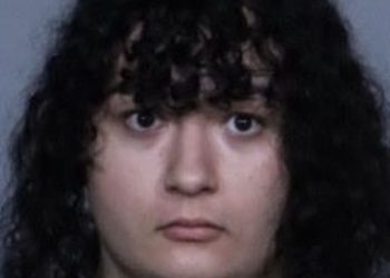 Maskirani transfest koji je upravljao zastavom uhićen zbog napada aktivista na Kalifornijskom državnom prvenstvu