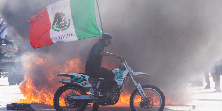 Mediji i demokrati umanjuju nasilje u prosvjedima protiv leda u LA-u