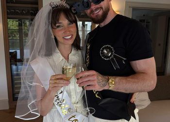 Megan McKenna je udana! TOWIE Zvijezda povezuje čvor s zaručnikom Olivera Burkea u romantičnoj ceremoniji