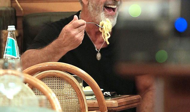 Mel Gibson (69) kreće na tjesteninu u Rimu usred rada na nastavku jednog od svojih ikoničnih filmova