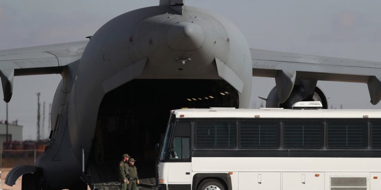 Migrant deportiran u Meksiko vraća nam Trumpova administracija nakon naloga od strane sudaca