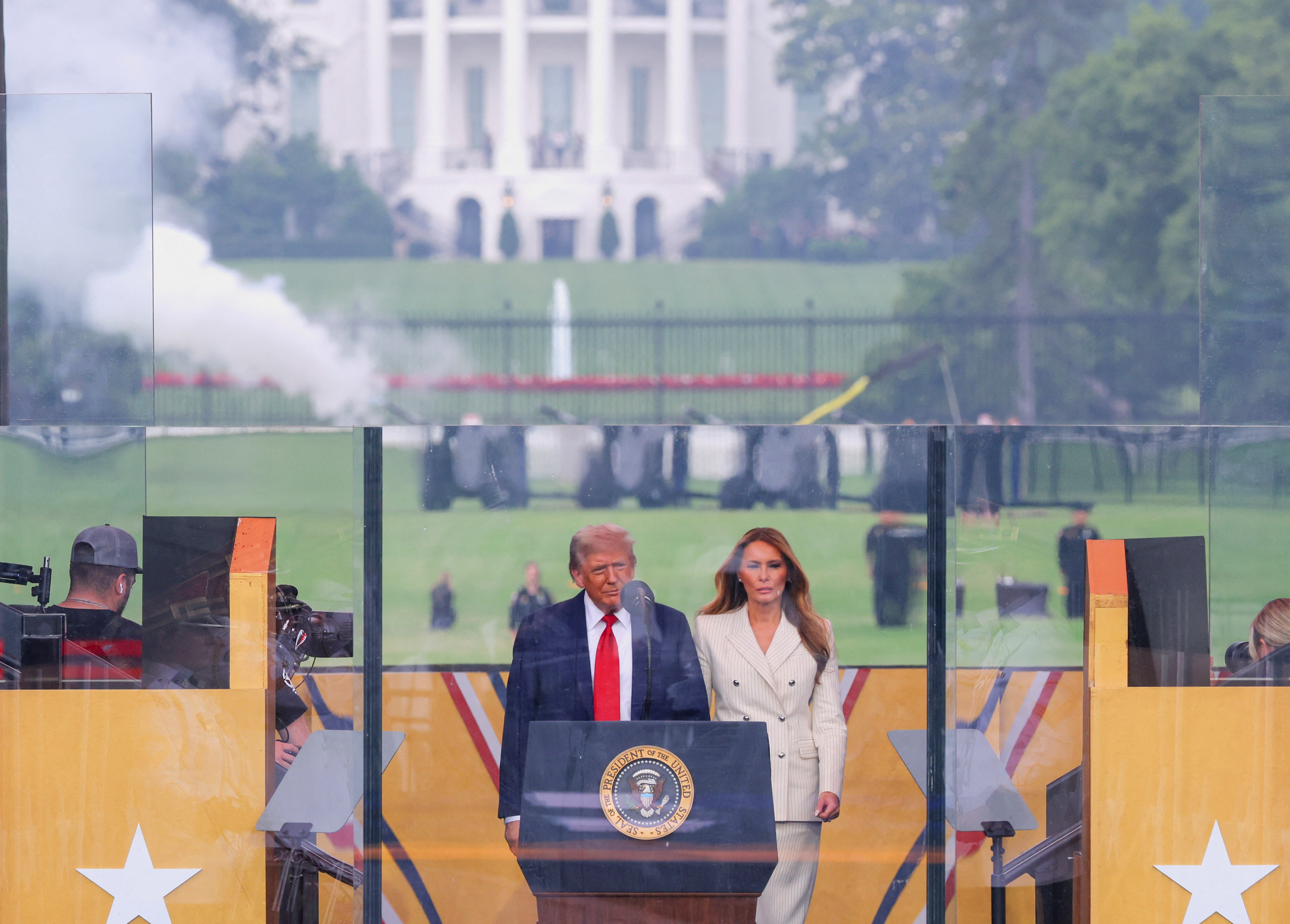 Predsjednik Donald Trump i prva dama Melania Trump stigli su na paradu u Washingtonu, DC To je i Trumpov 79. rođendan.