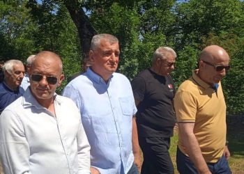 Miro Bulj s vjernicima na proslavi blagdana svetog Vida u Zelovu