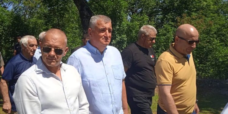 Miro Bulj s vjernicima na proslavi blagdana svetog Vida u Zelovu