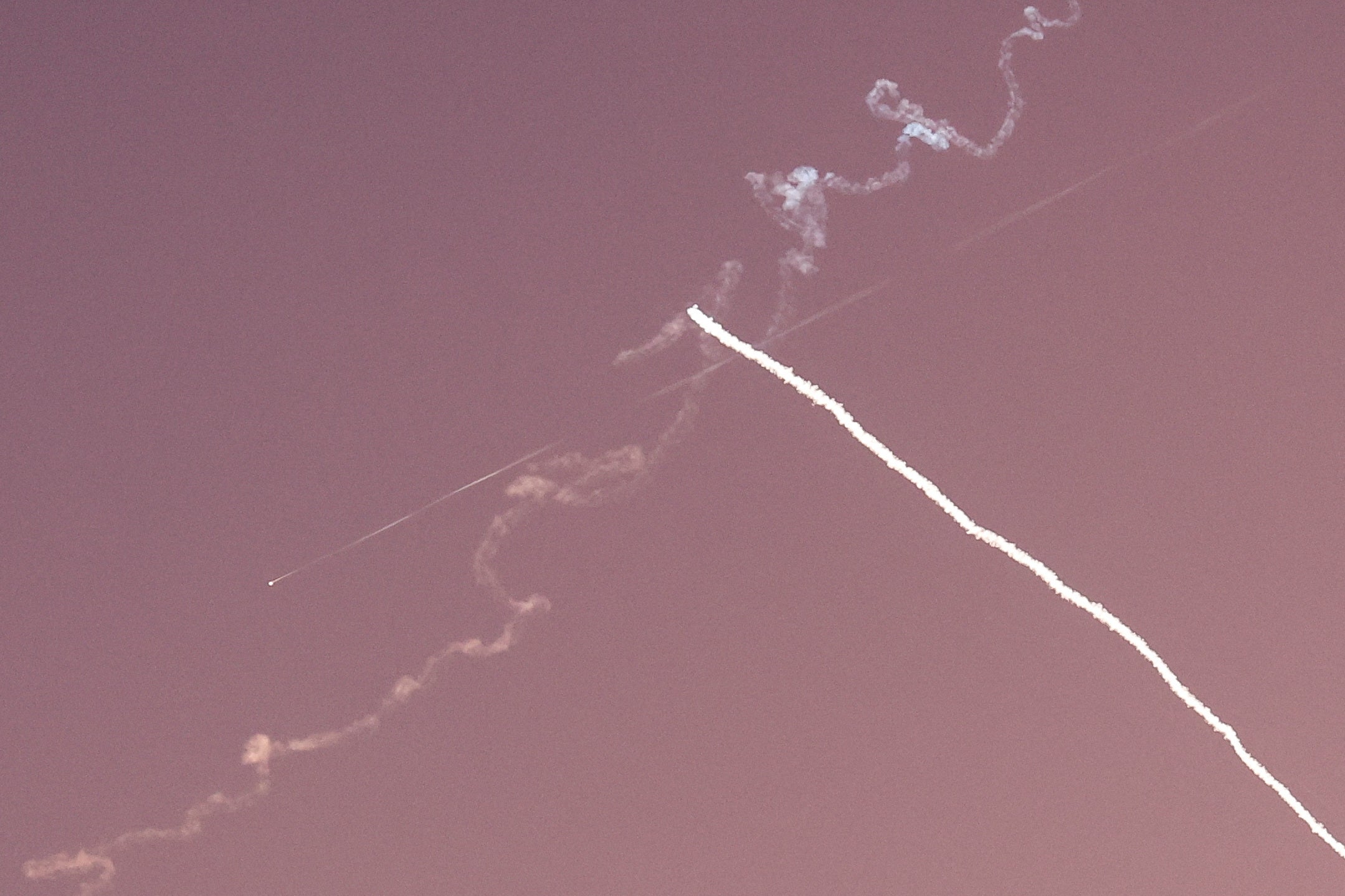 Rakete lansirane iz Irana prema Izraelu vide se iz Tubasa