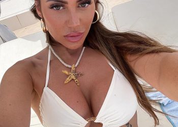 Misteriozna žena Kierana Trippiera otkrivena je kao novopečena Chloe Ferry nakon što su ih na Ibizi primijetili kako se zabavljaju – kao otuđena supruga ‘savjetuje odvjetnike’ o braku