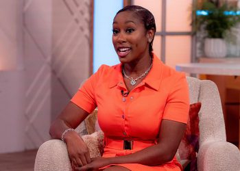 Mjesto u Sunčevoj zvijezdi Scarlette Douglas otkriva da je trebala biti u kobnoj avionskoj nesreći u kojoj je poginulo 228 ljudi, uključujući njezinu blisku prijateljicu