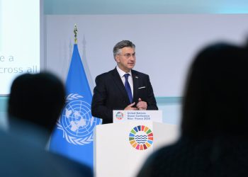 “Moramo zaštititi oceane!” Kako? Nije pojasnio