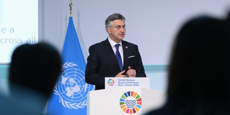 “Moramo zaštititi oceane!” Kako? Nije pojasnio