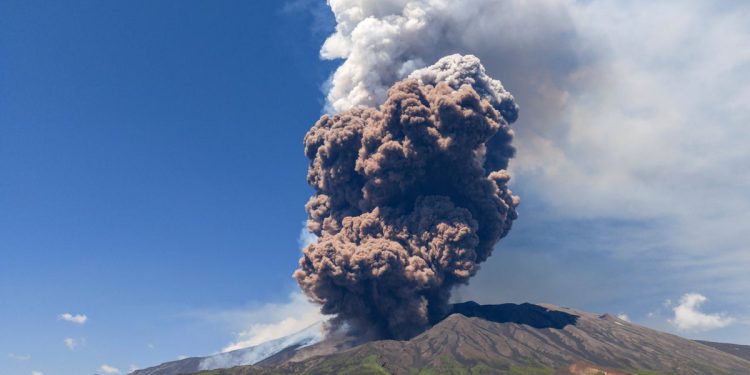 Mount Etna Erupcija ažuriranja uživo: vulkanska eksplozija koja je poslala turiste bježala bila je najsnažnija u četiri godine