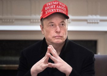 Musk javno otkida pomoćnika Bijele kuće koji je potaknuo njegovo izlazak s Trumpom