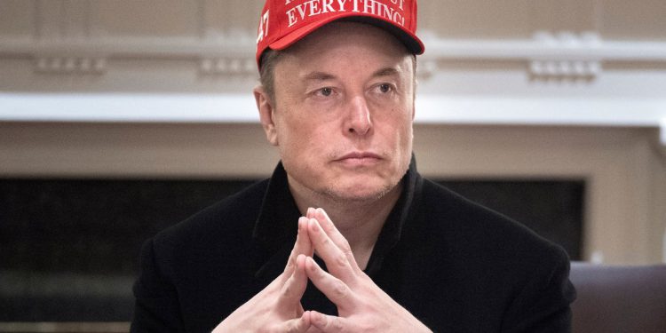 Musk javno otkida pomoćnika Bijele kuće koji je potaknuo njegovo izlazak s Trumpom