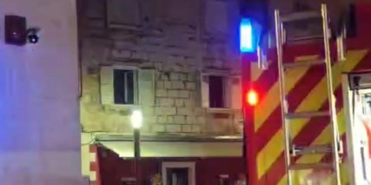 NEMA ODMORA ZA VATROGASCE Izbio požar stana u Makarskoj