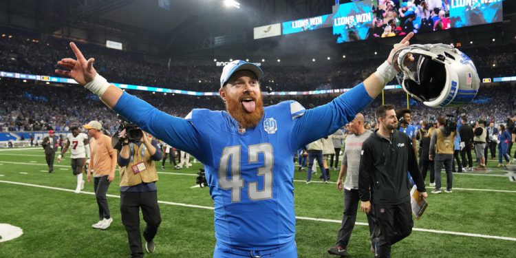 NFL Long Snapper izaziva gužvu u crkvi nakon što je prekinuo službu da zahtijeva odgovore zbog porno zahtjeva