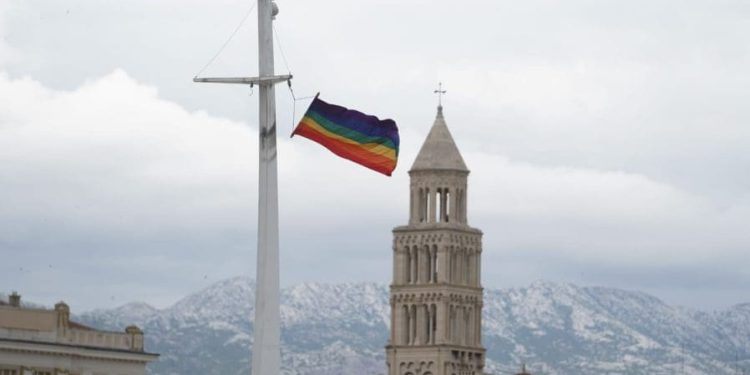 Na Matejuški je podignuta zastava duginih boja, stiže još jedan splitski Pride