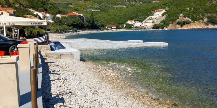 Na Pelješcu vidljiv betonski zid u moru – saznali smo o čemu se radi!