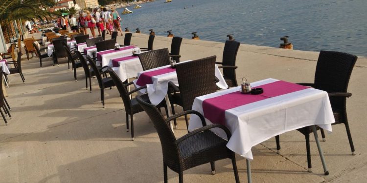 Naglo pao broj turista u Hrvatskoj, cijene u tri godine porasle čak 50 posto – Turisti ostavljaju bijesne recenzije!