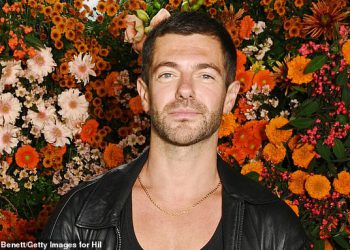 Napravljen u Chelseajevom Alexu Mytton odaje počast bliskim prijateljima ubijenim u tragičnoj zračnoj nesreći u Indiji